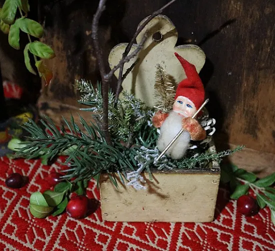 Wall Box with Santa Holding Staff and Tree